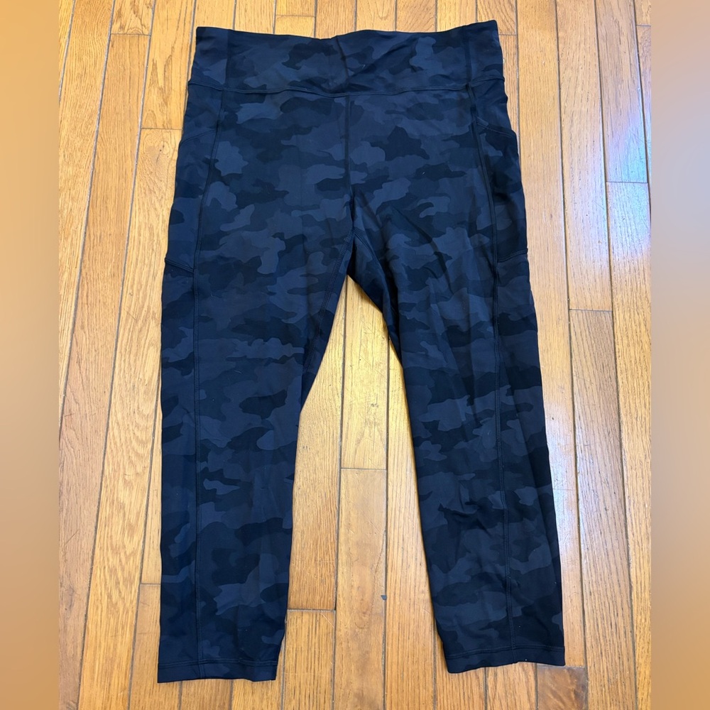 Lululemon cropped black camo leggings size 14
